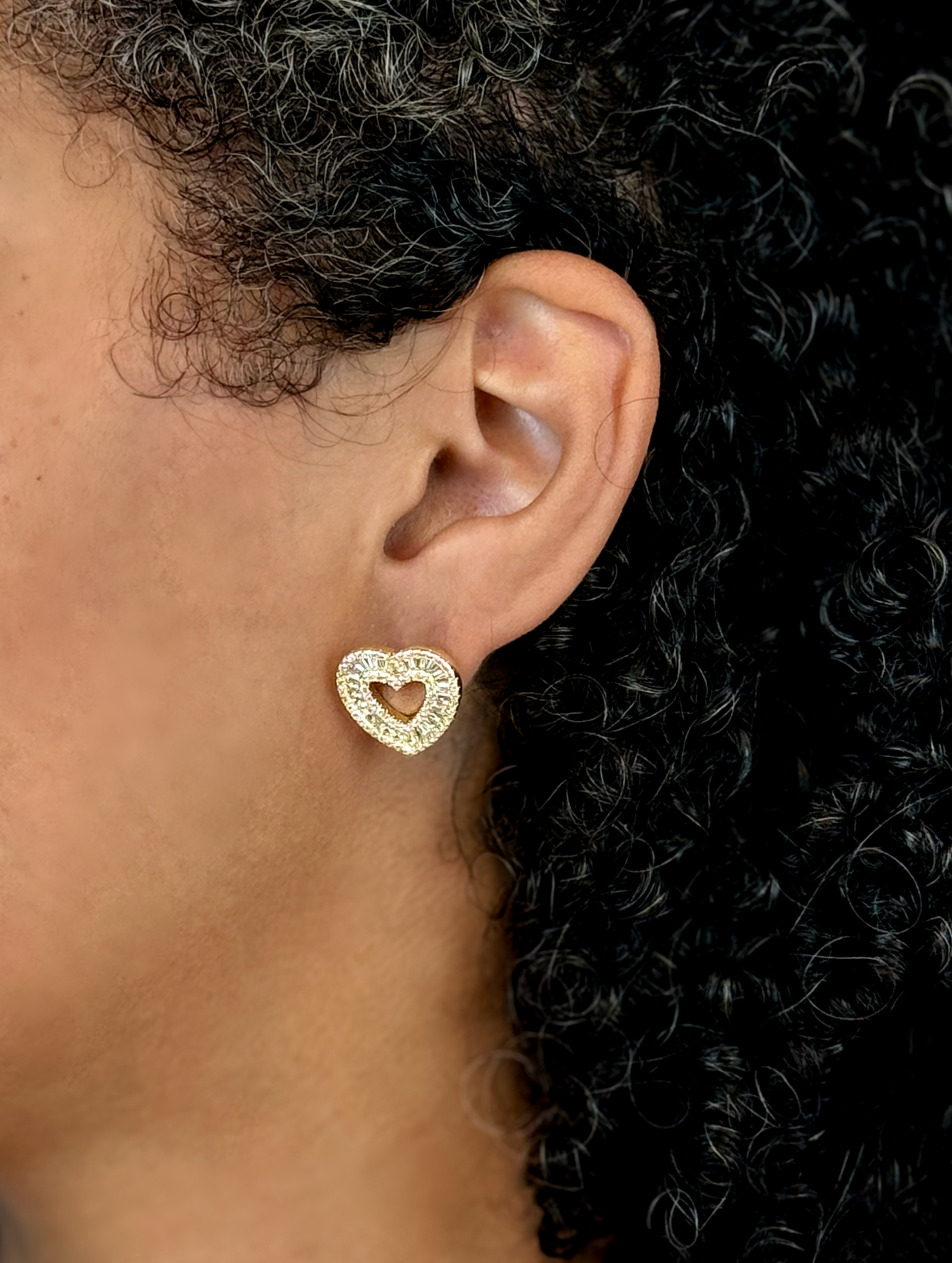 Aretes con forma de corazón baguette de talla princesa