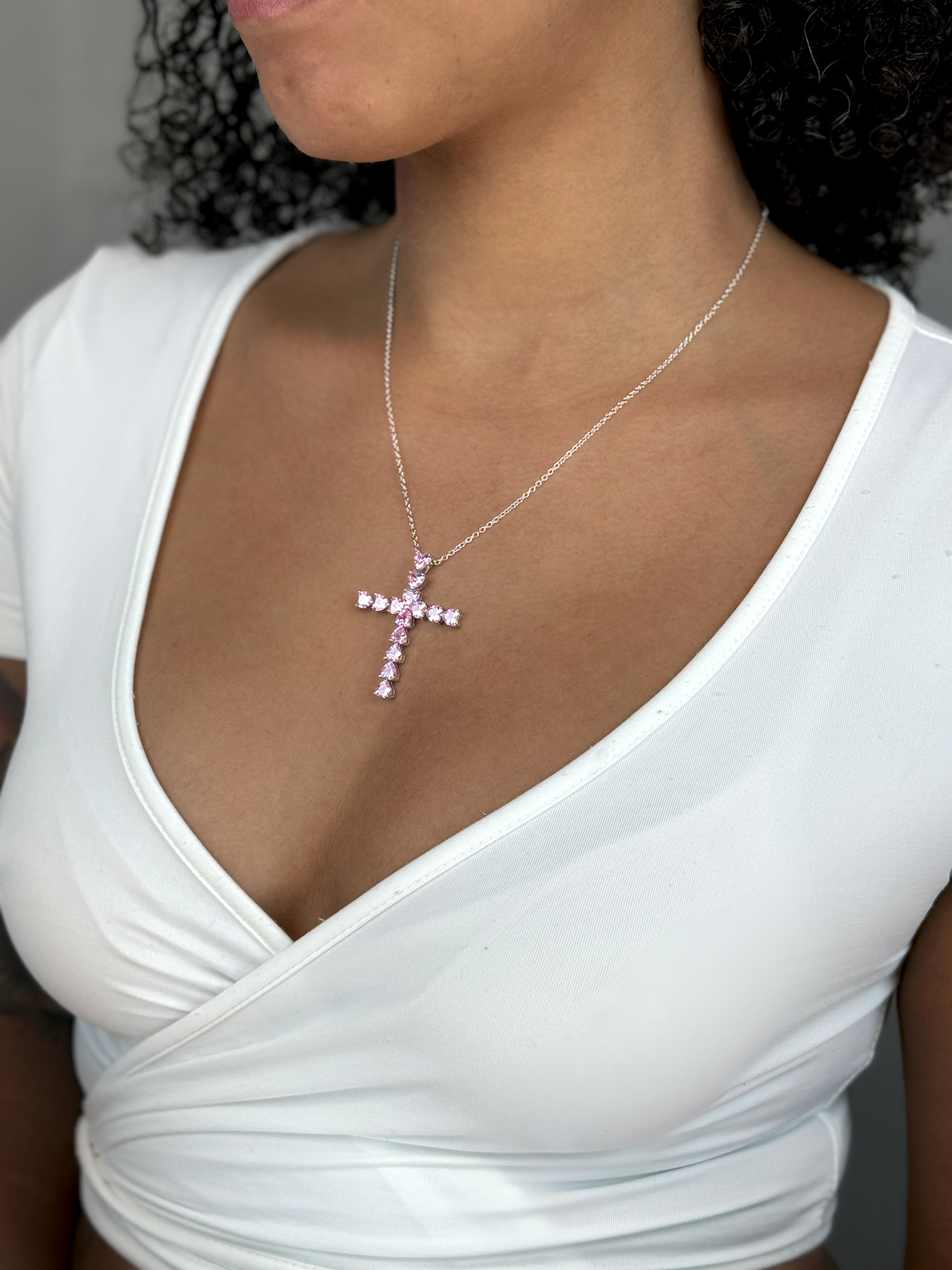 Collier en argent sterling avec croix d'amour rayonnante