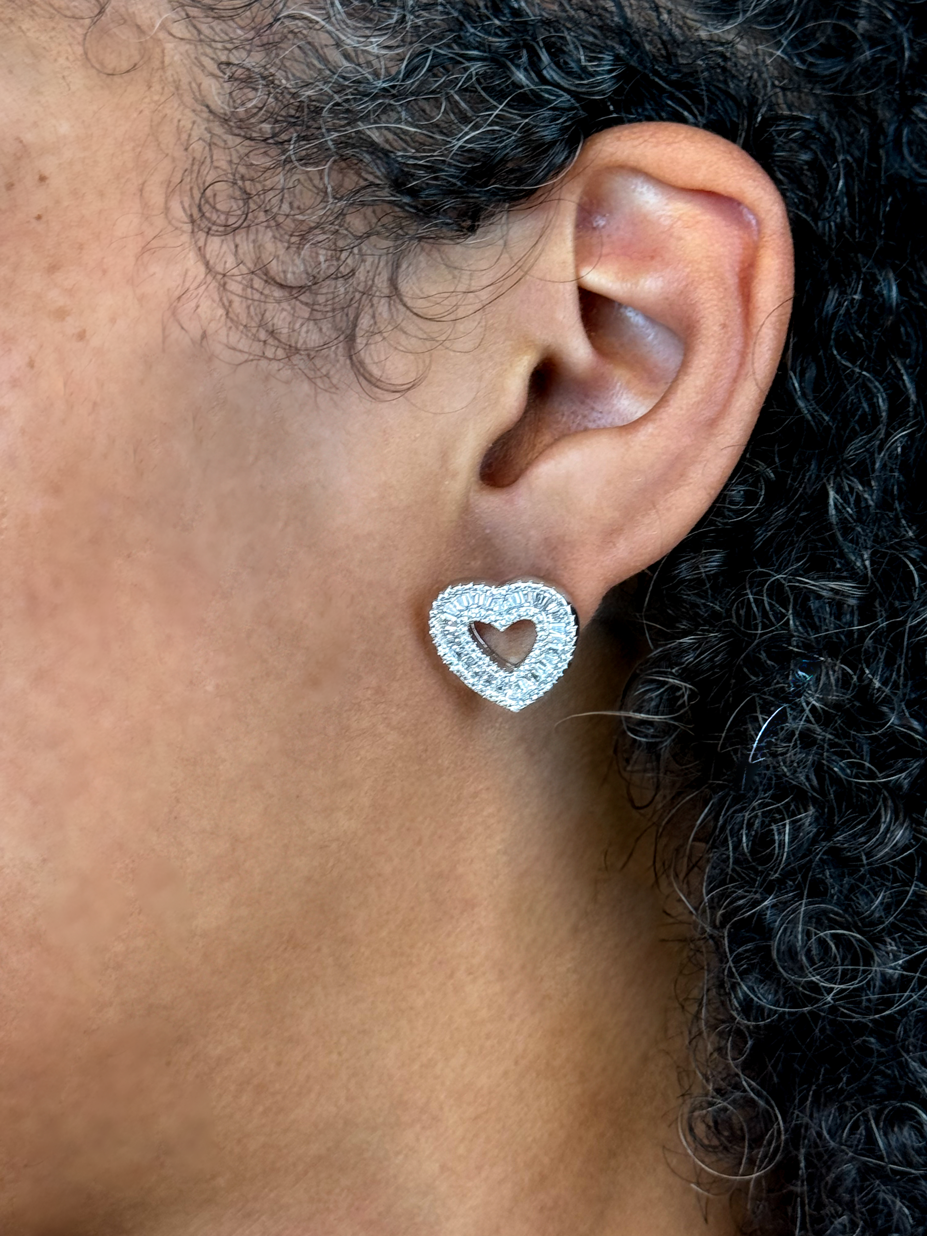 Aretes con forma de corazón baguette de talla princesa