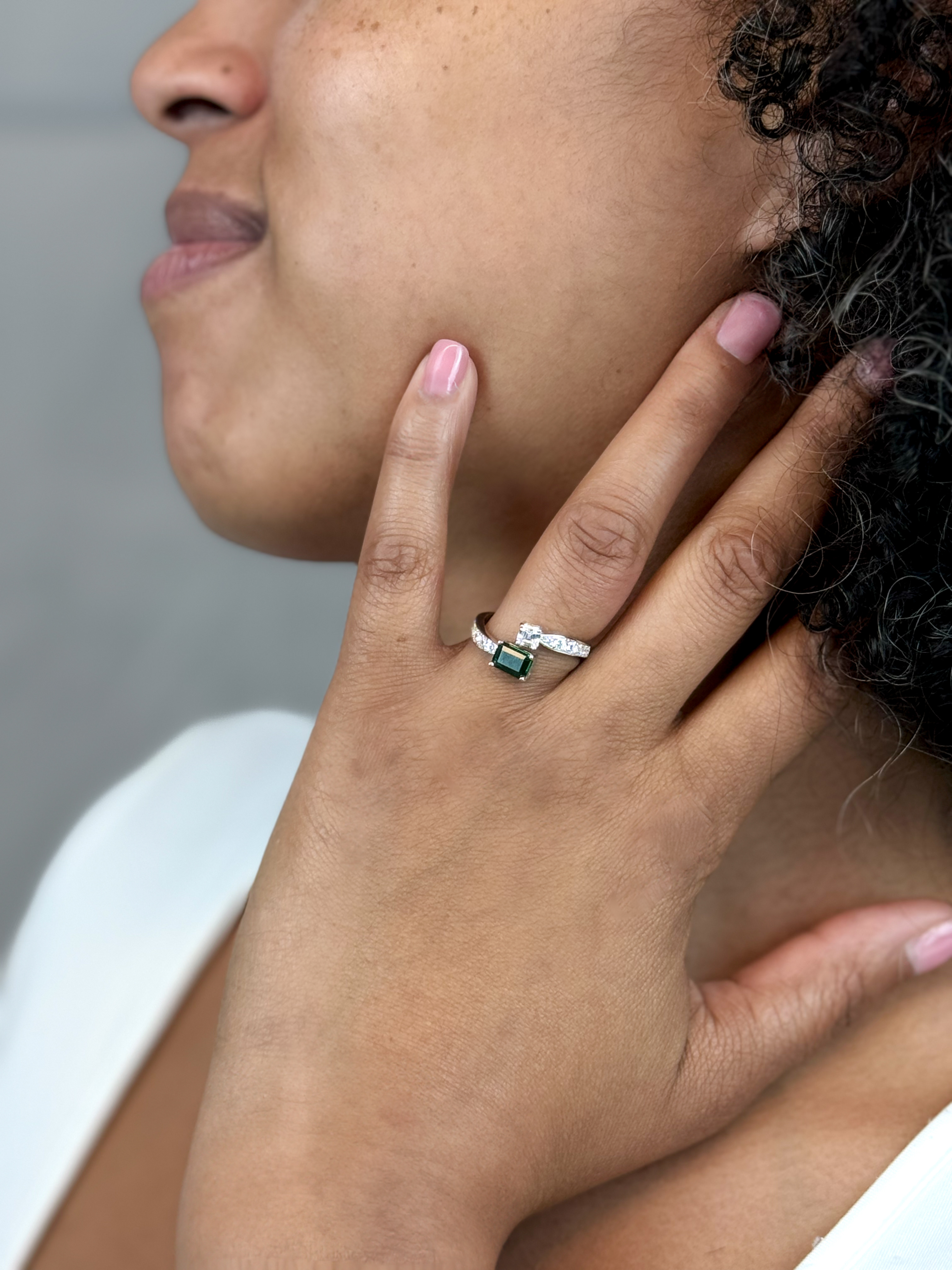 Bague en argent sterling tourbillon émeraude